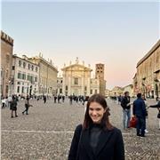 Laureata in giurisprudenza e con certificazione inglese C1 offre lezioni private in diritto e inglese e aiuto compiti